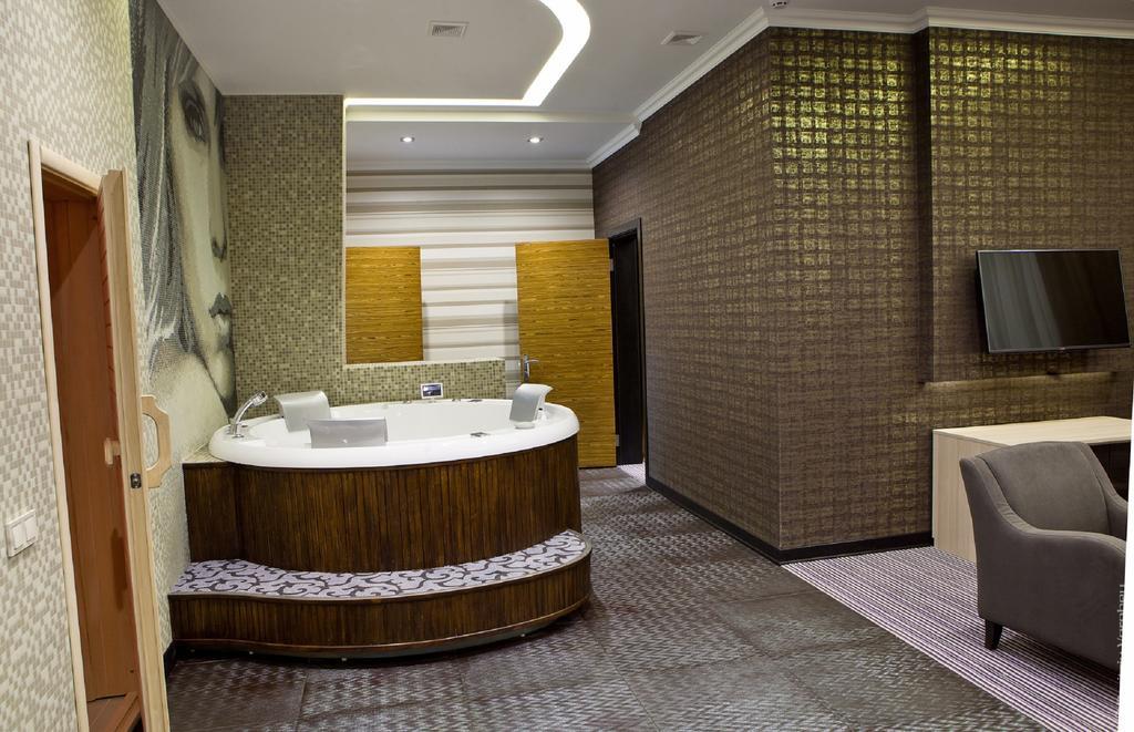 Kiroff Hotel Харков Екстериор снимка