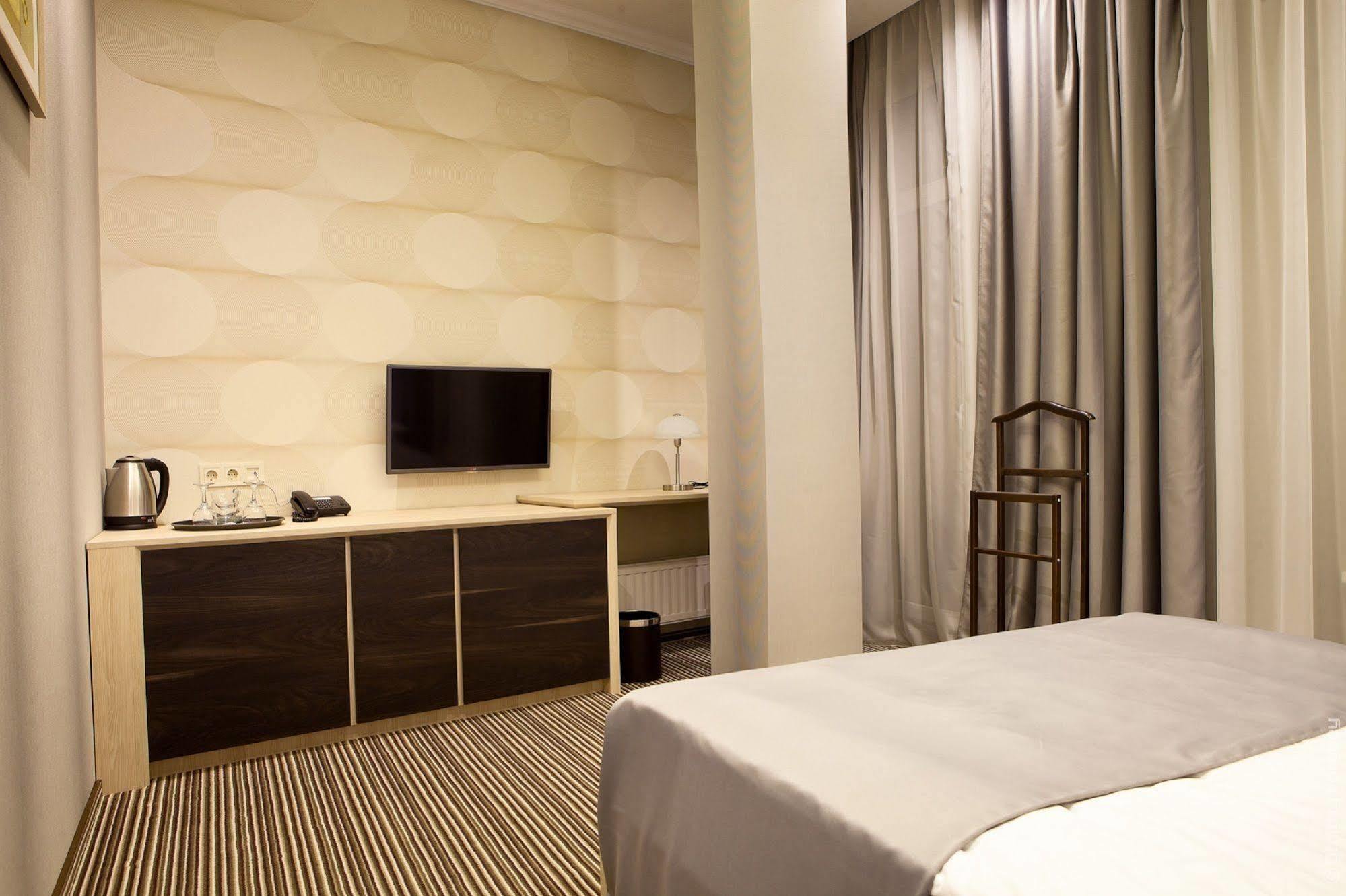 Kiroff Hotel Харков Екстериор снимка