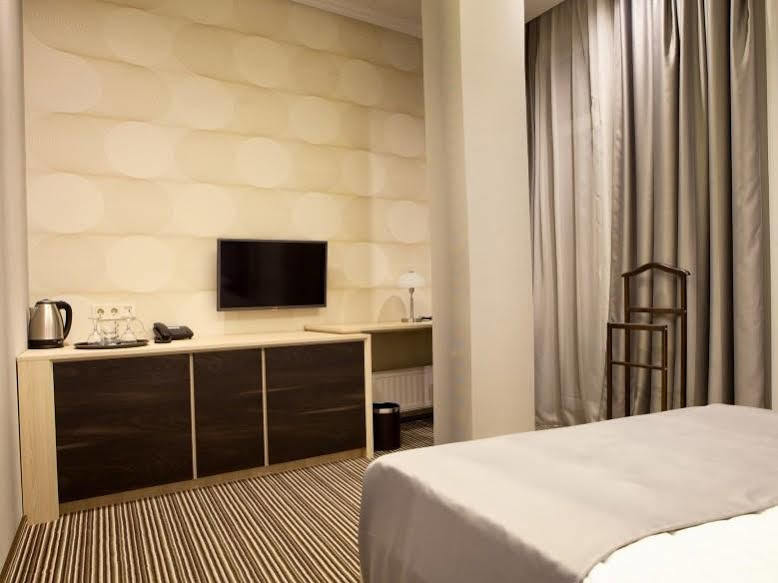 Kiroff Hotel Харков Екстериор снимка